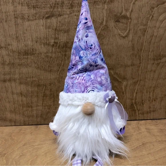 Pretty Purple Gnome Hearts Spring Easter Valentines Batik Mauve Lavender Pearls - Picture 4 of 5